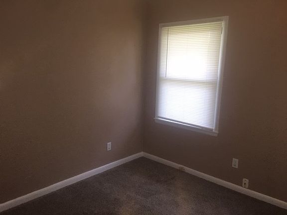 5th image of 2942 Legion Park Dr