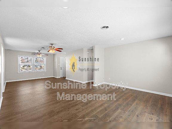 3rd image of 3701 Teakwood Dr