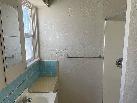 4th image of 133 Clay St