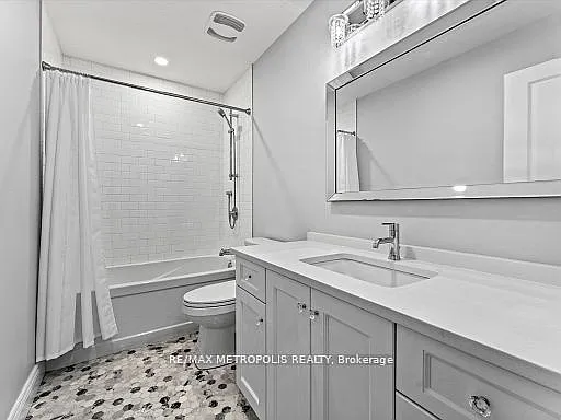 925 Lakewood Cres — Photo 25