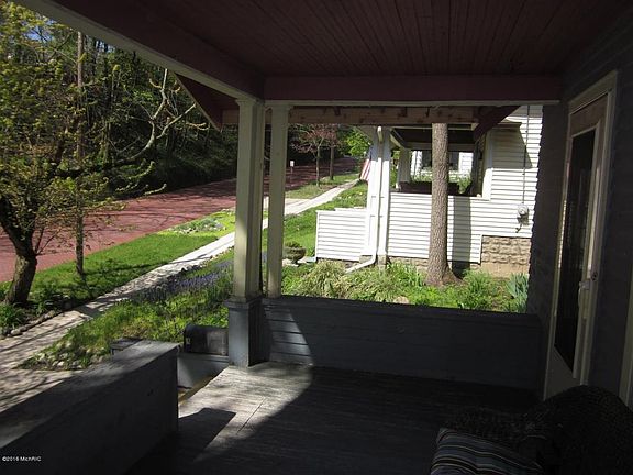 4th image of 924 Wheaton Ave