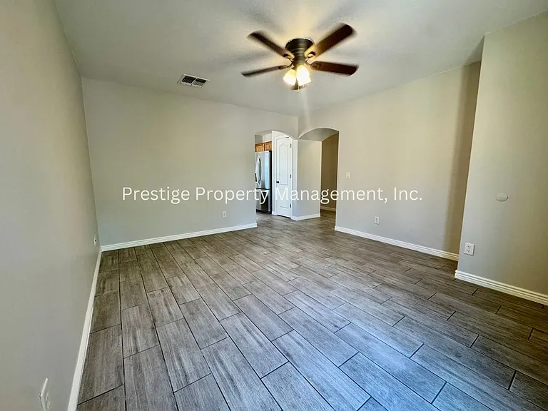 703 W Cholla Crest Dr — Photo 3