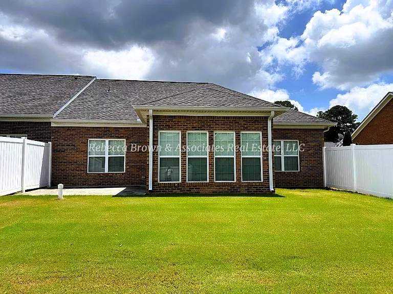 240 Regency Ln SW — Photo 2