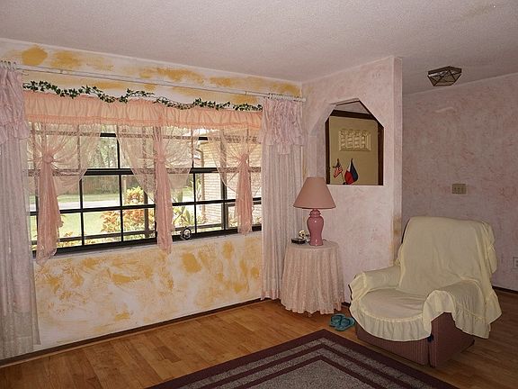 4th image of 580 Hamlet Dr