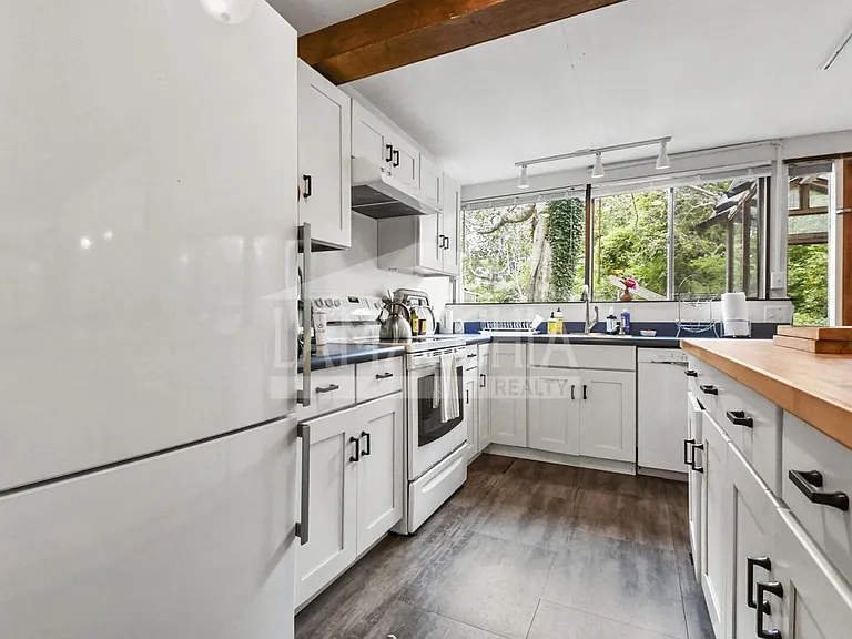 11 Whitney Rd — Photo 10