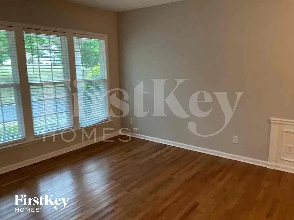 4 bed, 2.5 bath, 2344 sqft, $2,725 — Photo 3