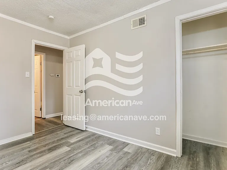 1483401_011_wm_-_bedroom_13615045.jpg