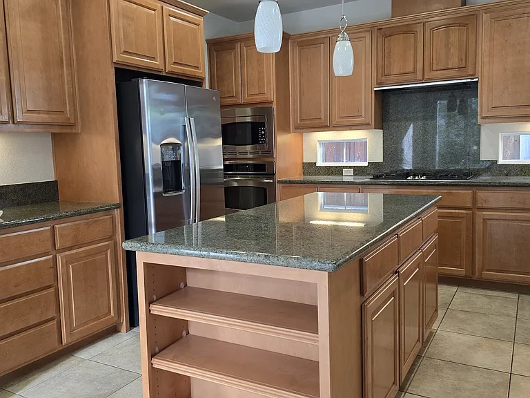 626 W La Canada Ave — Photo 5