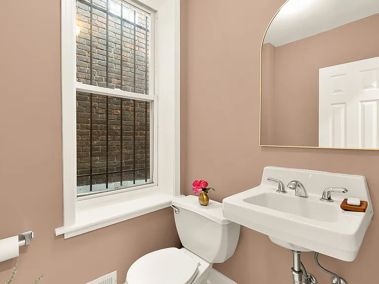 1017 Monroe St NW — Photo 9