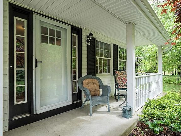 3rd image of 125 Hitchcock Dr