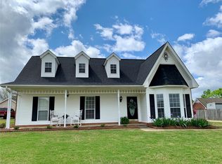 28 Travis Rdg, Deatsville, AL 36022