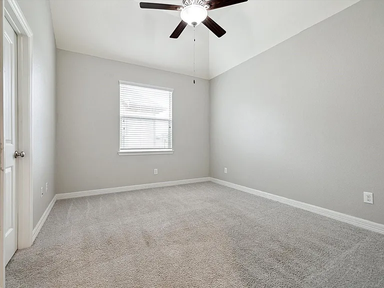 430 N Live Oak St — Photo 16
