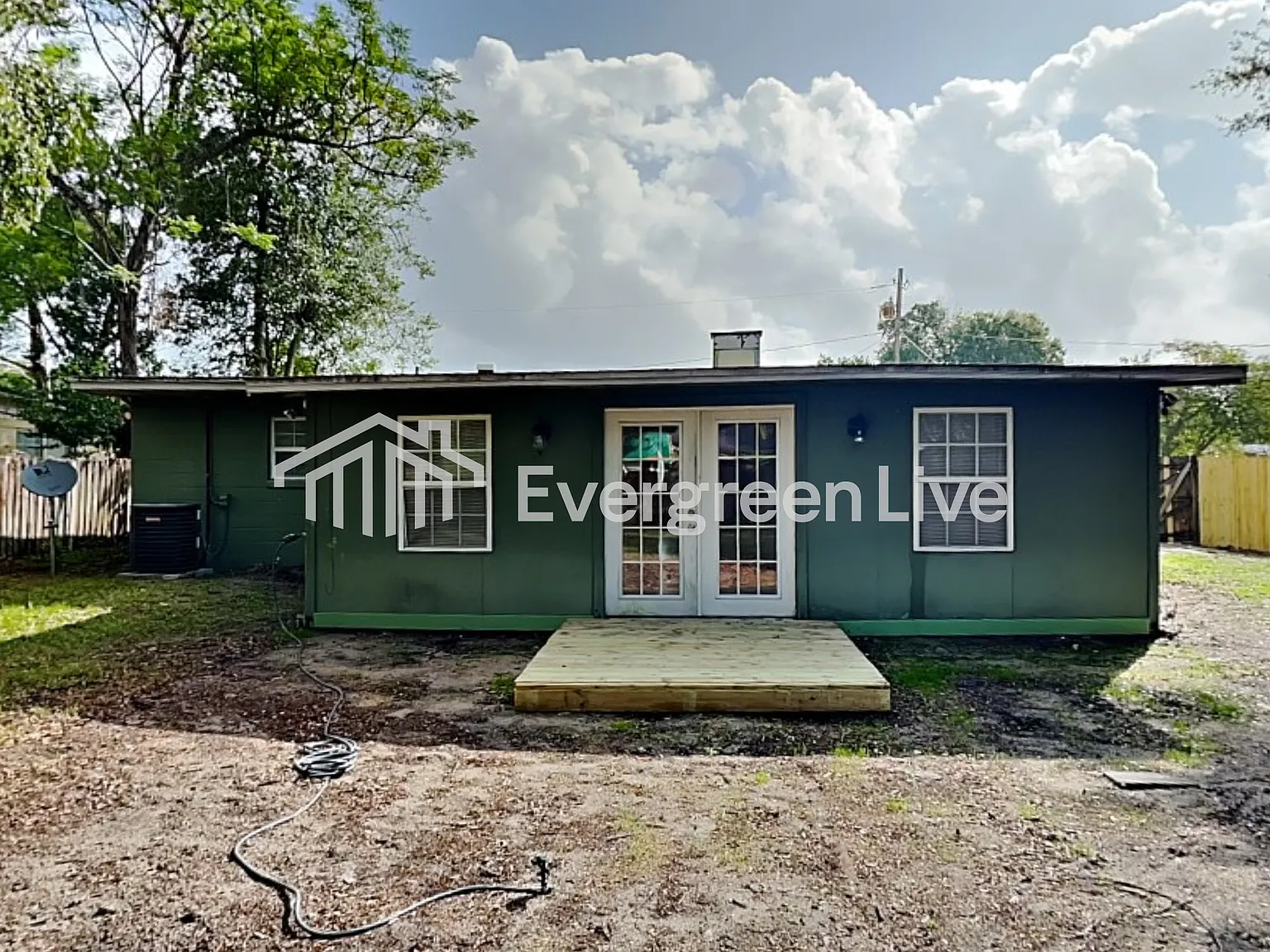 3 bed, 2.0 bath, 1270 sqft, $1,545 — Photo 2