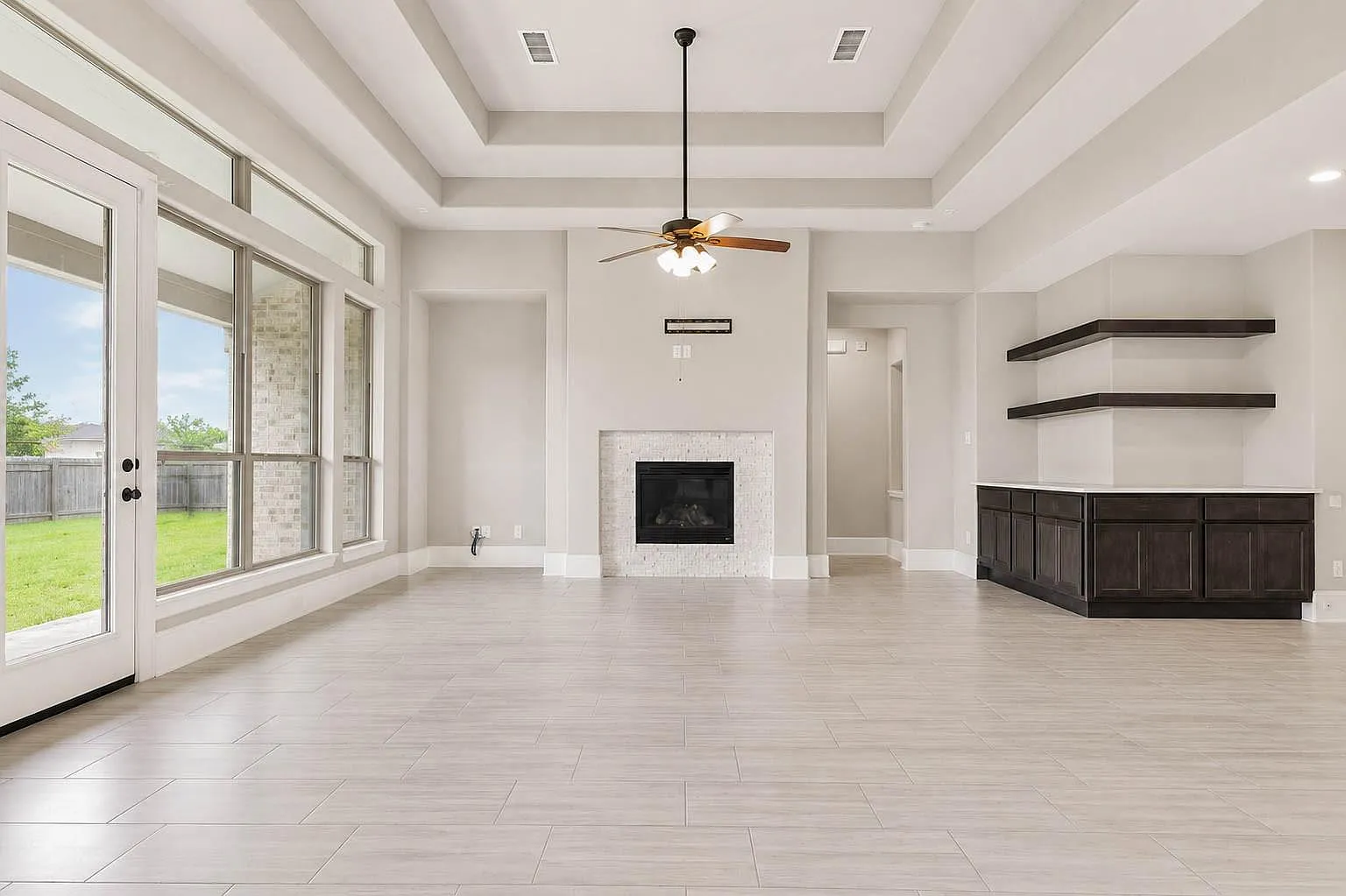 4 bed, 3.0 bath, 2575 sqft, $3,500 — Photo 4