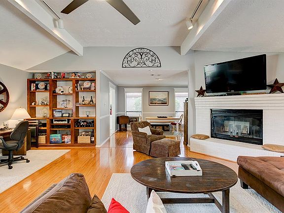 5th image of 1109 Seabrook Dr