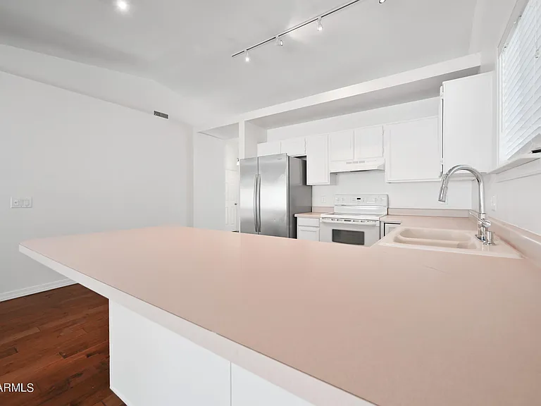 313 S Ocean Dr — Photo 8