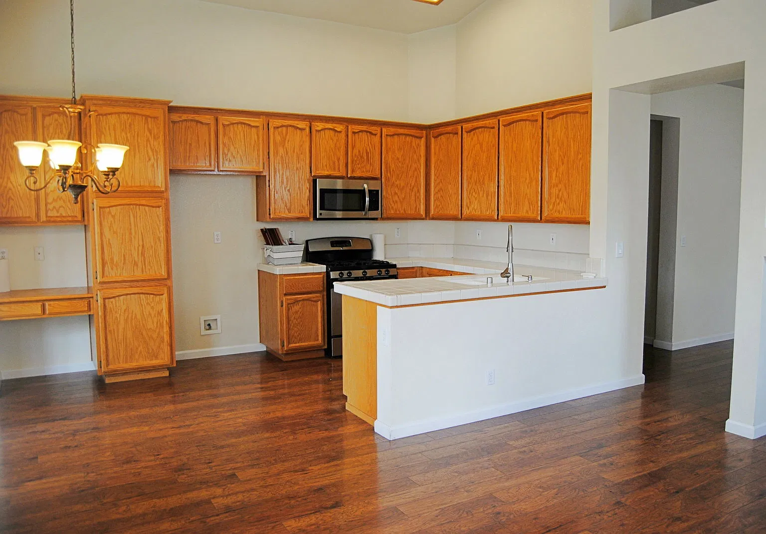 3 bed, 2.0 bath, 1457 sqft, $2,595 — Photo 4