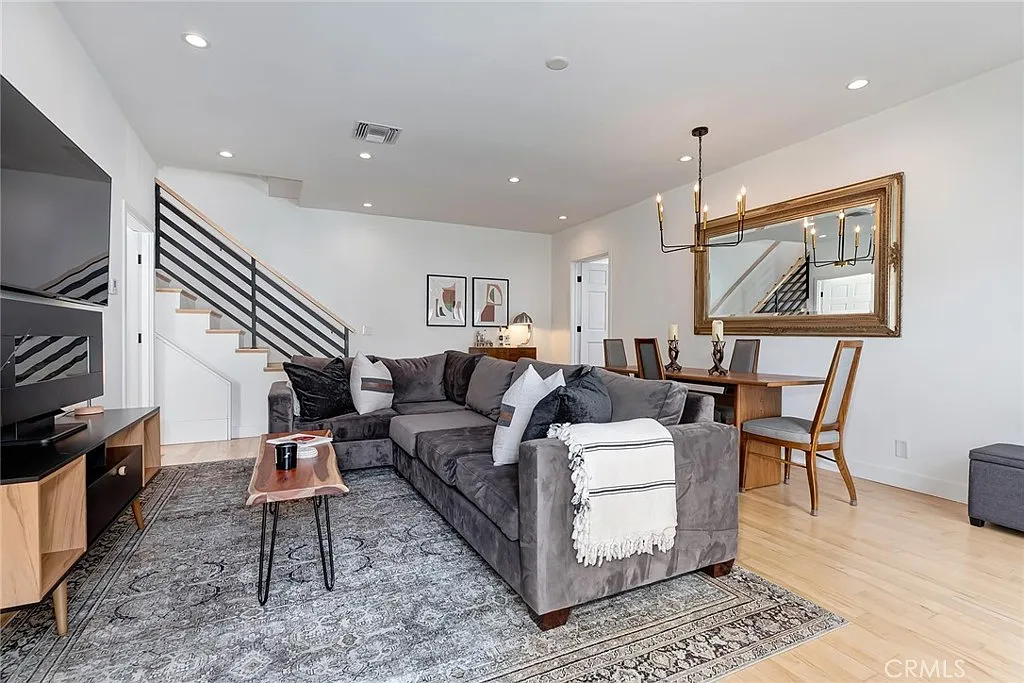 3 bed, 1800 sqft, $7,950 — Photo 3