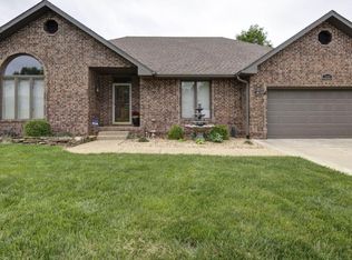 1192 W Pheasant Run St, Springfield, MO 65810