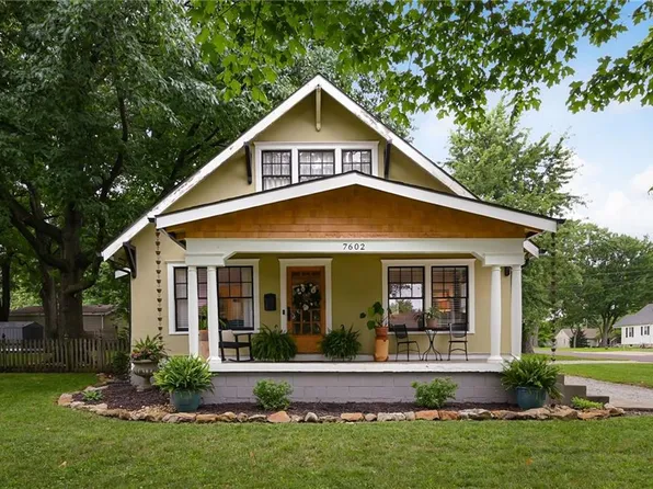 7602 Marty St, Overland Park, KS 66204