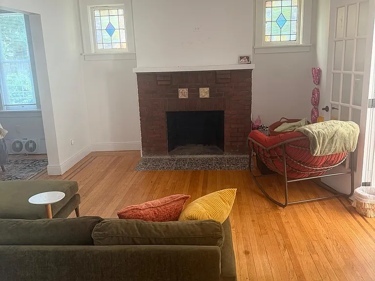 36 Courter Ave #1A — Photo 5