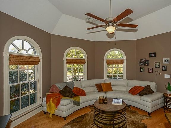 5th image of 112 Johnston Farm Ln
