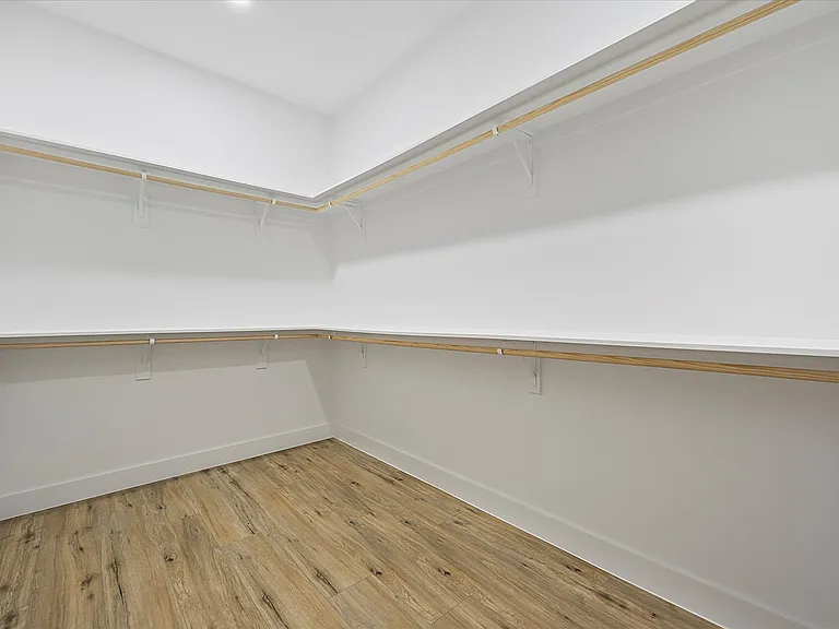 2811 Rodeo Dr — Photo 2