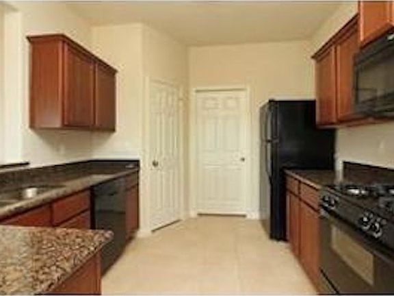 5th image of 226 Silver Leaf Dr