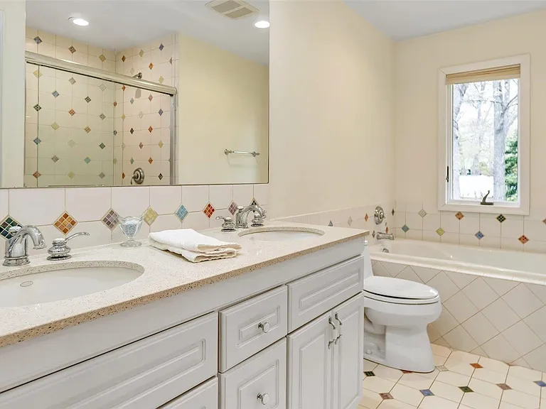 8 Coolidge Ln — Photo 16