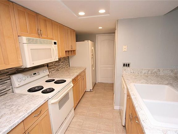 4th image of 2510 E Stanley Matthew Cir
