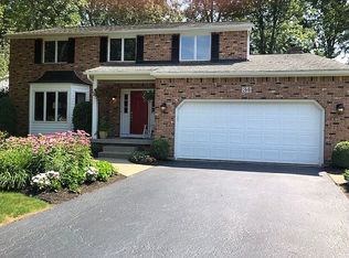 34 Sovereign Ct, Getzville, NY 14068