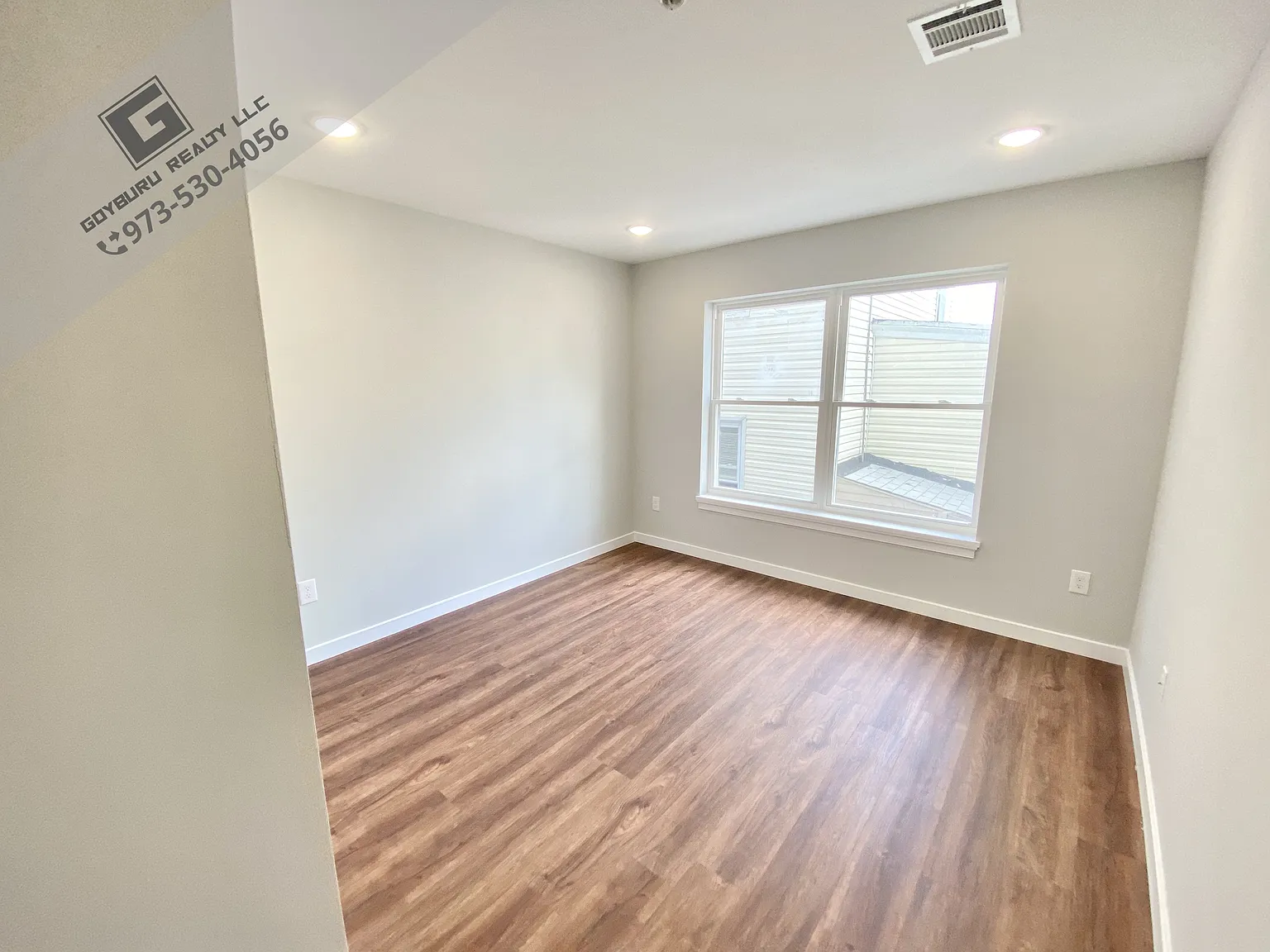 1 bed, $1,881 — Photo 4