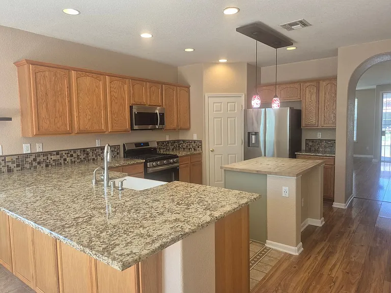 5040 Kankakee Dr — Photo 8