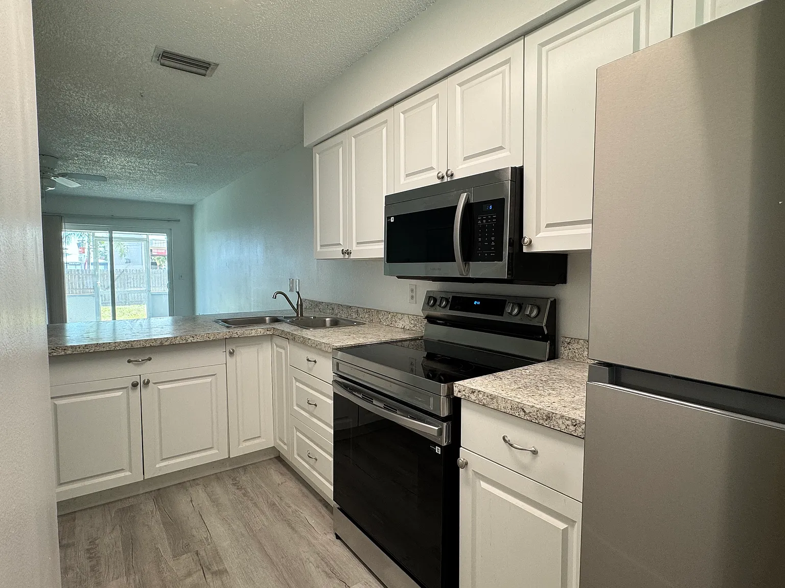 2 bed, 808 sqft, $1,299 — Photo 4