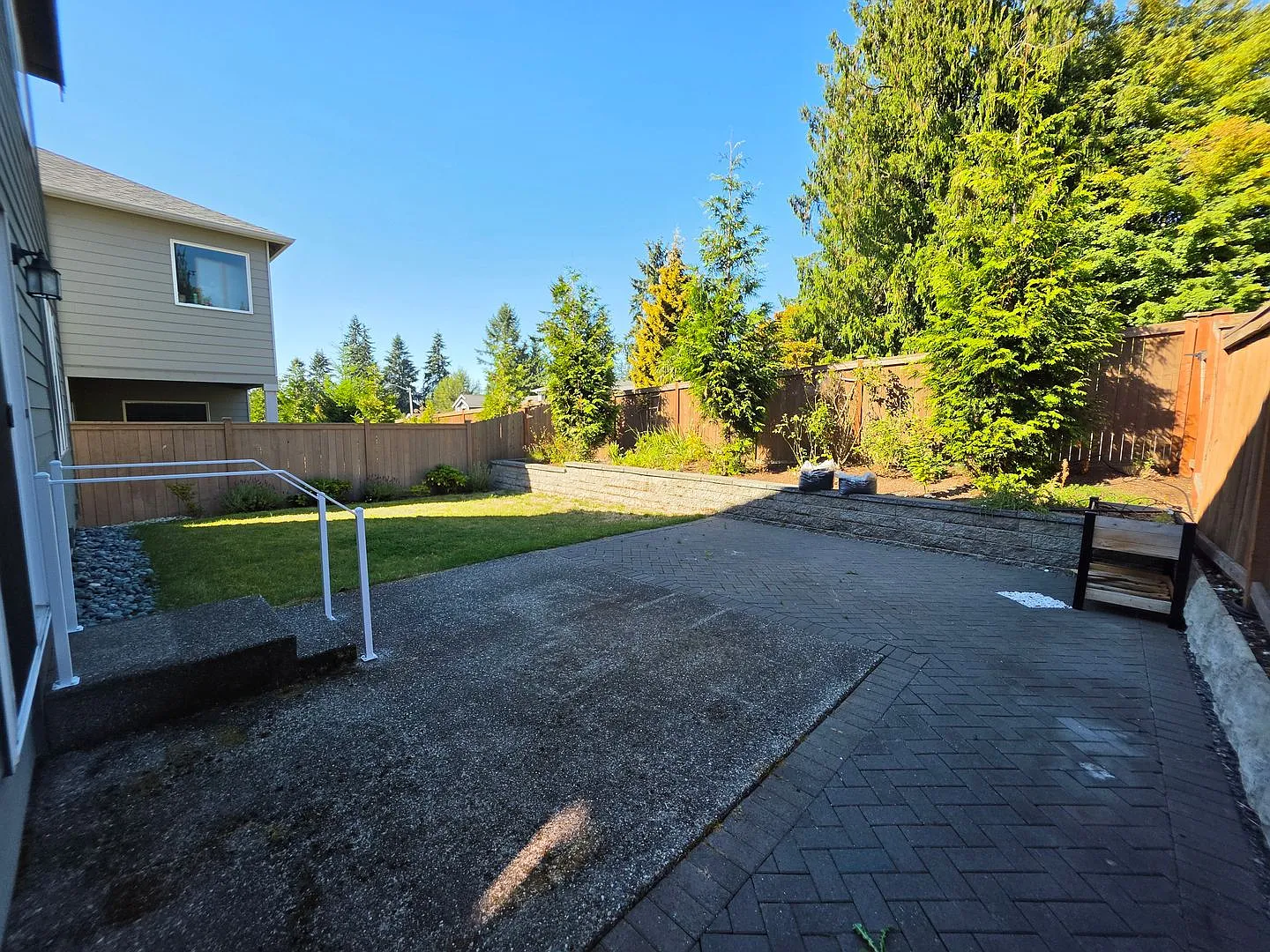 Spacious 4-Bedroom Home in Silver Peak Estates — Photo 2