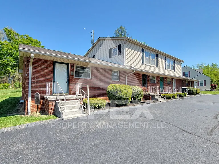 Elmwood Apartments — Photo 1