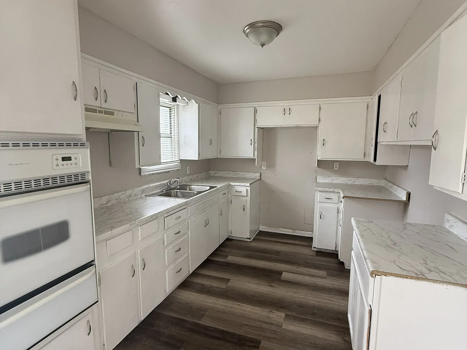 3 bed, 1076 sqft, $1,595 — Photo 4