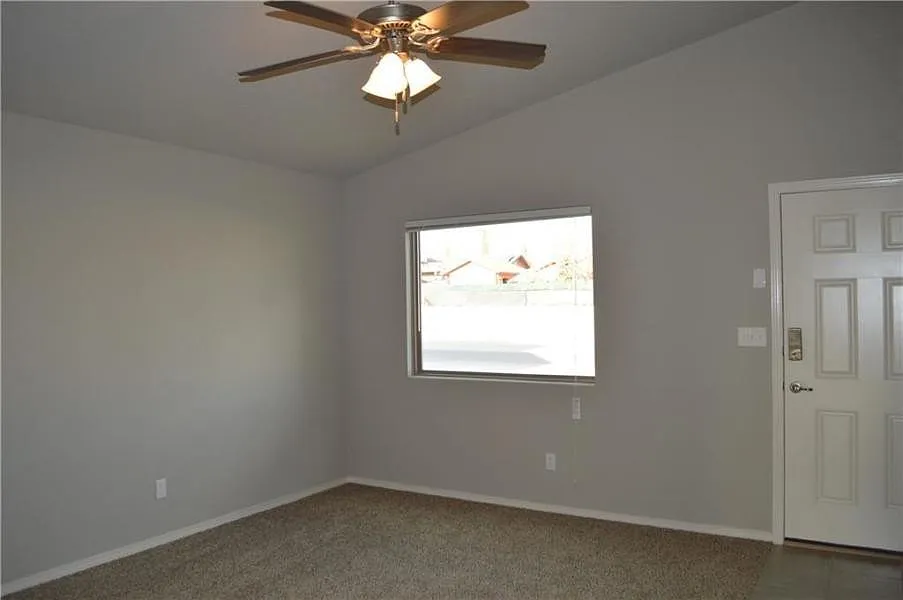 Gorgeous Three Bedroom Two Bath home in East El Paso!! — Photo 2