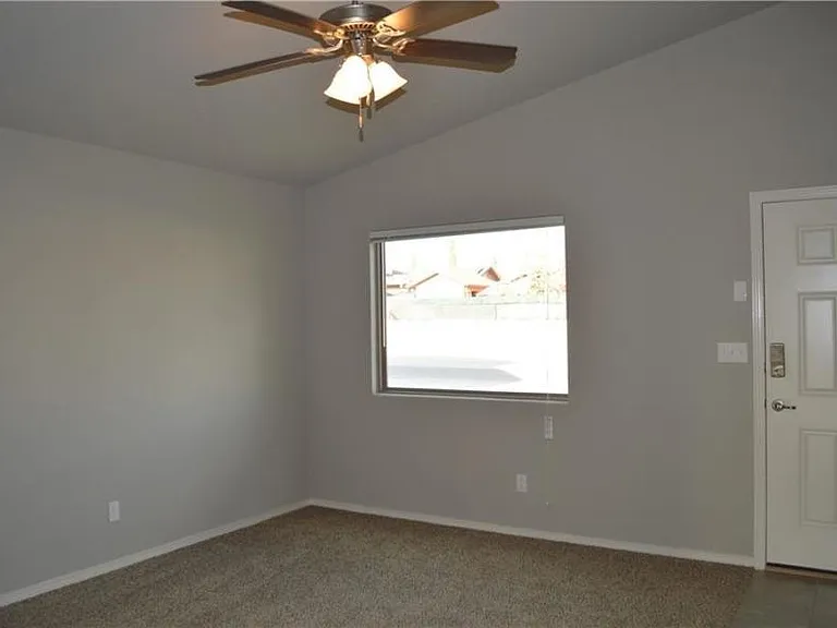 11217 Stockyard Dr — Photo 2