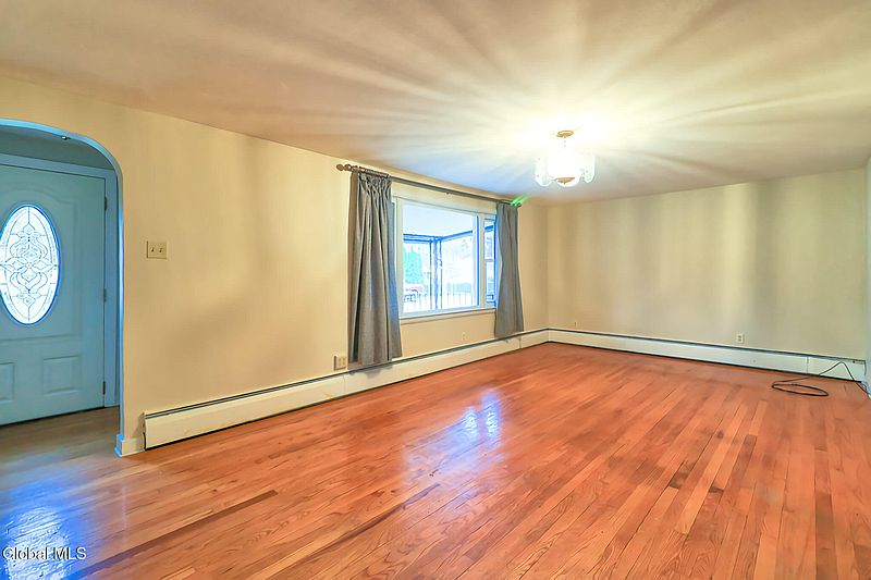 2nd image of 805 Marion Avenue
