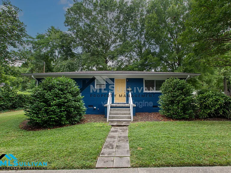 1021 Sedgefield St — Photo 2