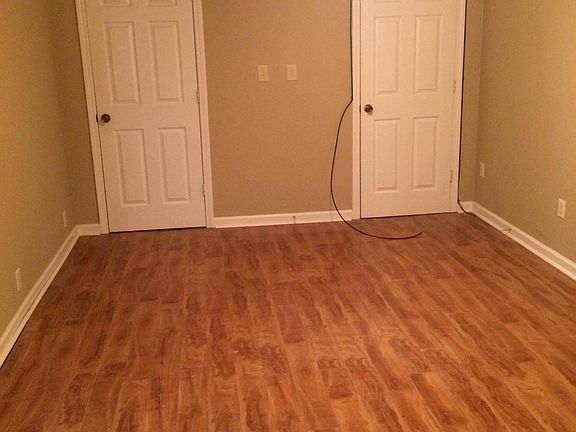 3rd image of 718 Downs Ln