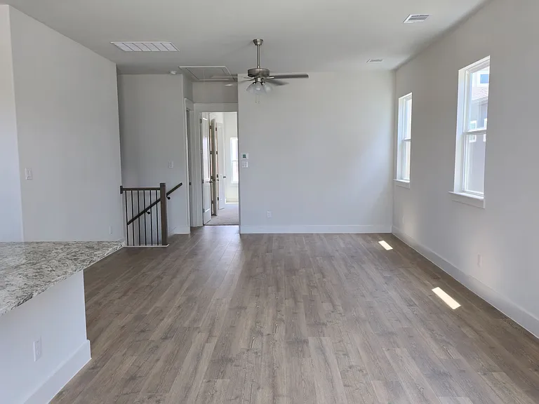 808 Meadowcrest Dr — Photo 11