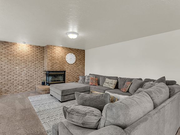 5th image of 846 E Holroyd Dr