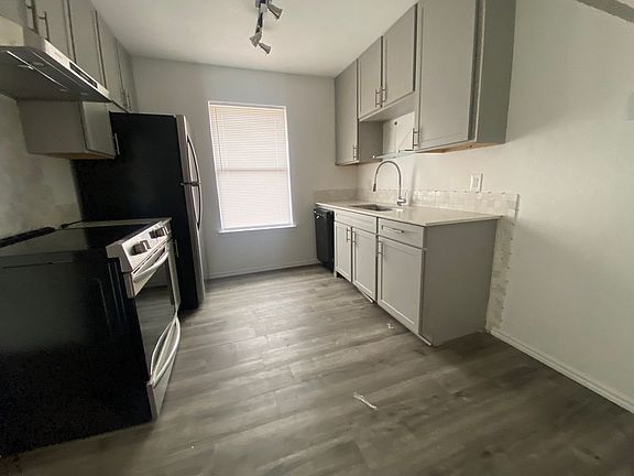 3rd image of 5902 Greengate Dr #C