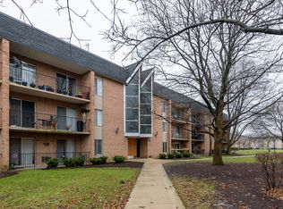 1052 Mill St #105, Naperville, IL 60563