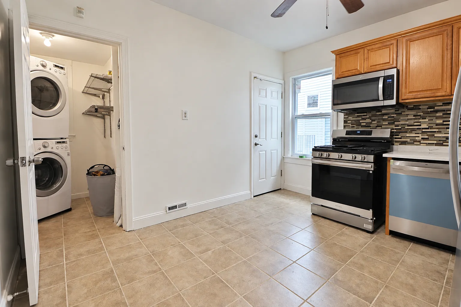 3 bed, 1150 sqft, $3,500 — Photo 2