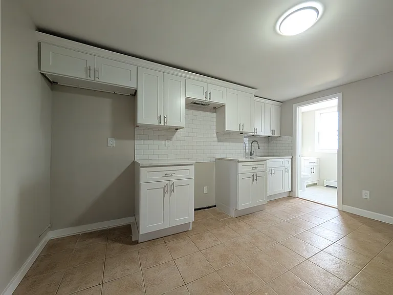 22 Somme St #3 — Photo 6