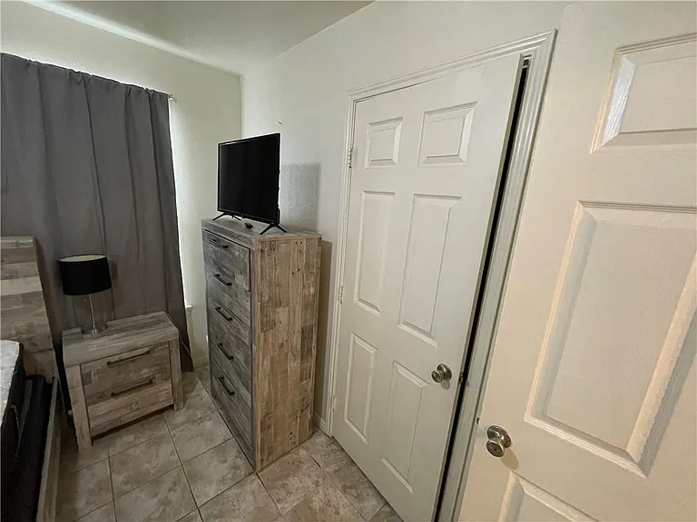 2109 Breezeway Cir — Photo 10