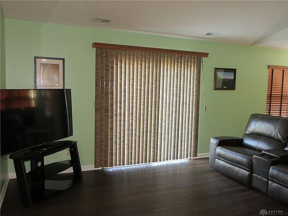 5th image of 134 N Smith St